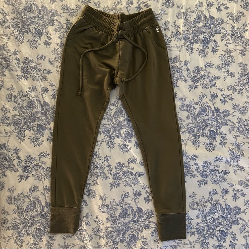 FP Movement Sunny Skinny Sweatpant in Everest Olive, Brand New, Size Small